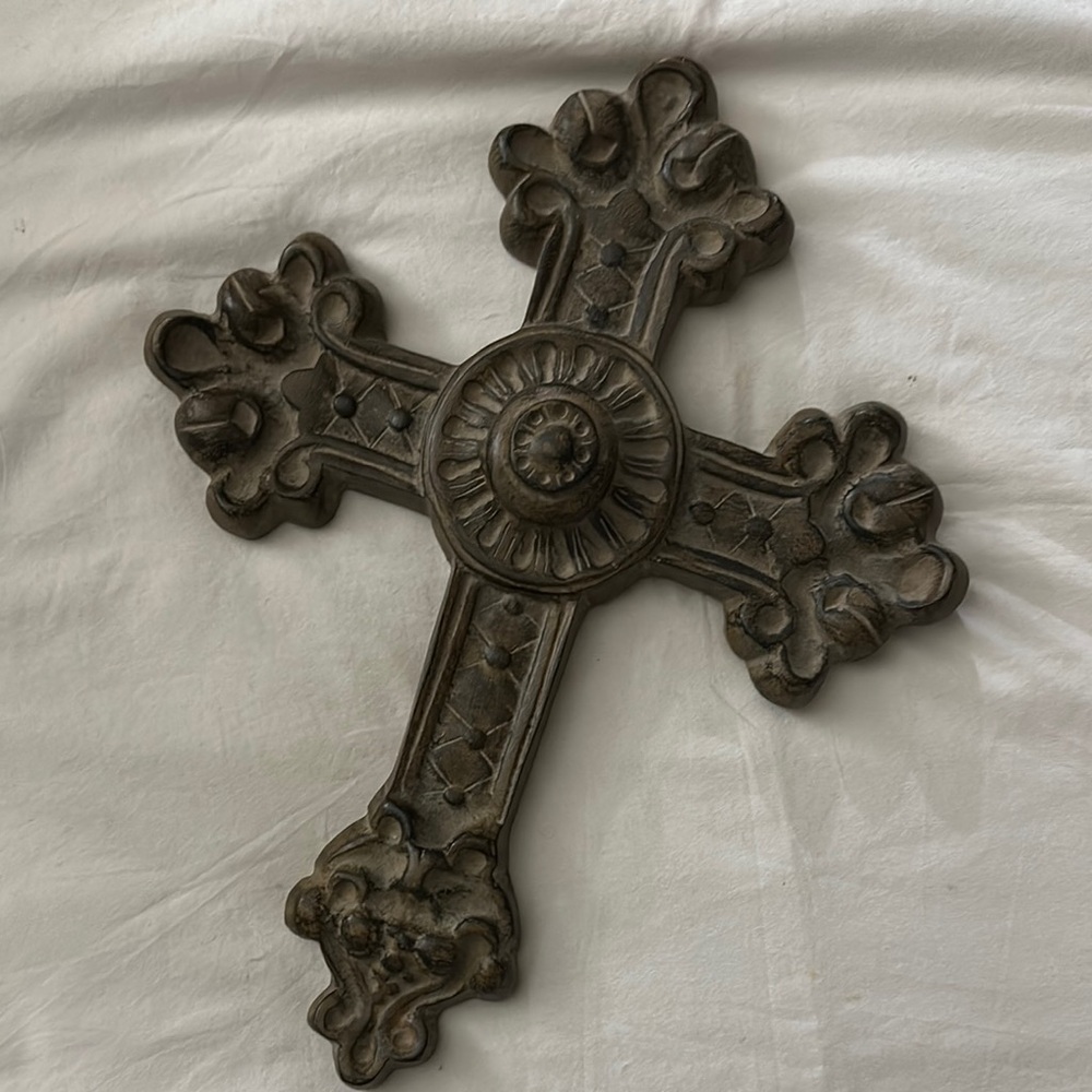 Antiqued“Bronze” Resin Wall Cross